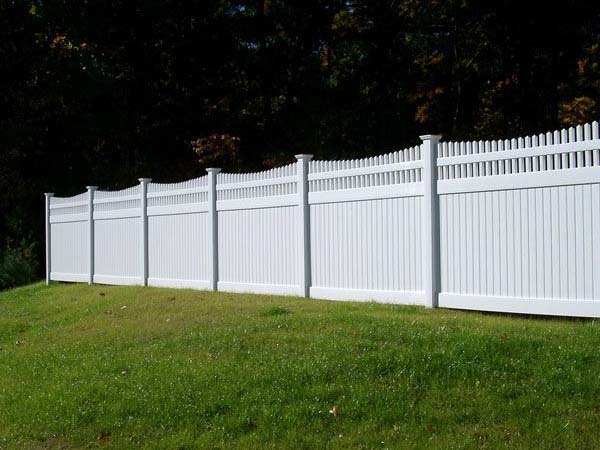 Photo of a vinyl fence from a fencing contractor in New Jersey
