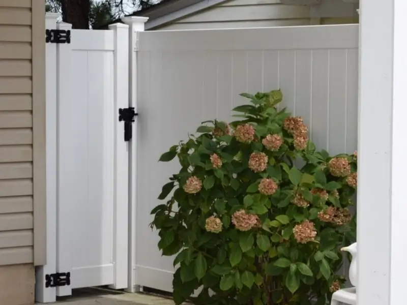 Residential Vinyl Fence - South Jersey Shore